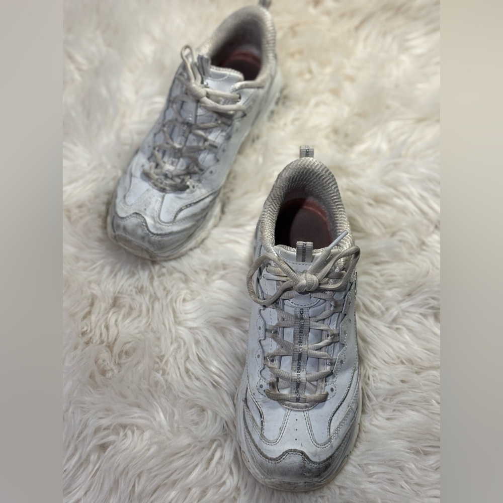 Well worn white sketchers sneakers shoes - Picture 4 of 8
